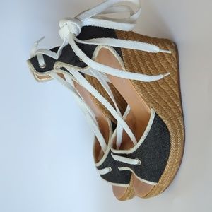 Theory Black and Tan Wedges